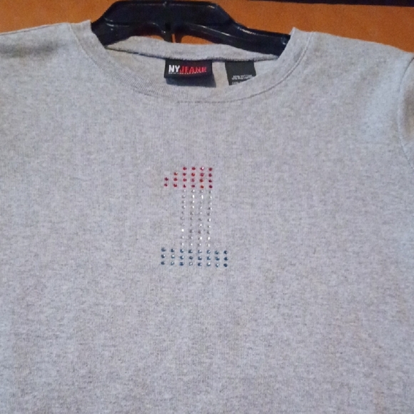 💙🌺New York & Company Gray Crewneck Sweater with Dotted Design - Picture 2 of 9